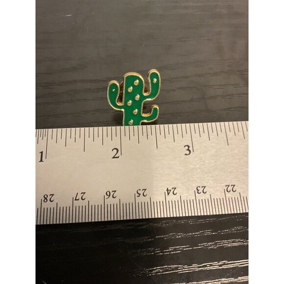Cactus Shaped Enamel Pin Brooch Green & Gold Metal - Picture 3 of 3
